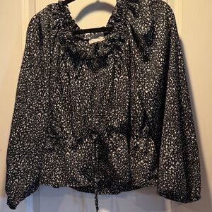 Universal Thread Black and White Long Sleeve Peasant Blouse